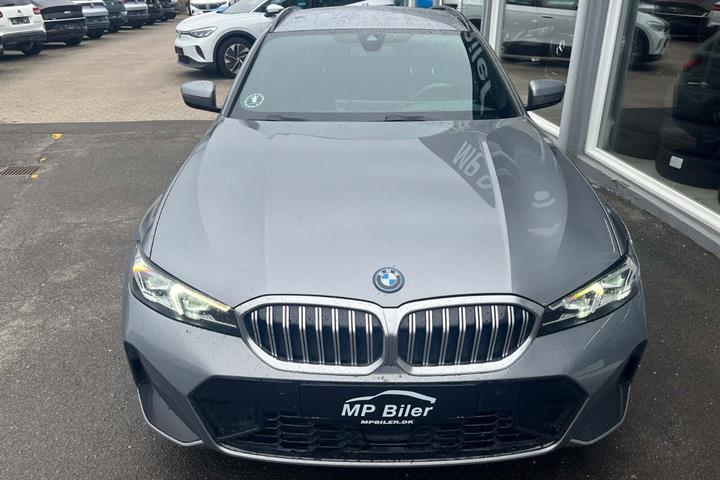 Grå BMW 320e fra 2024 set udefra