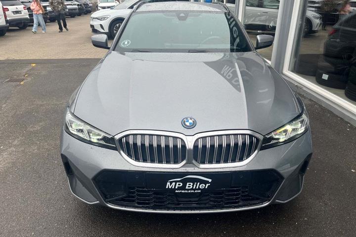 Grå BMW 320e fra 2024