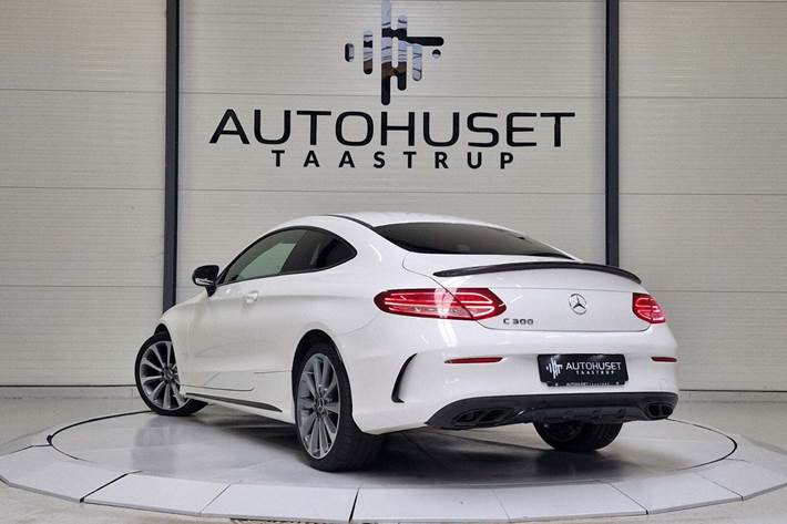 Hvid Mercedes C300 fra 2017