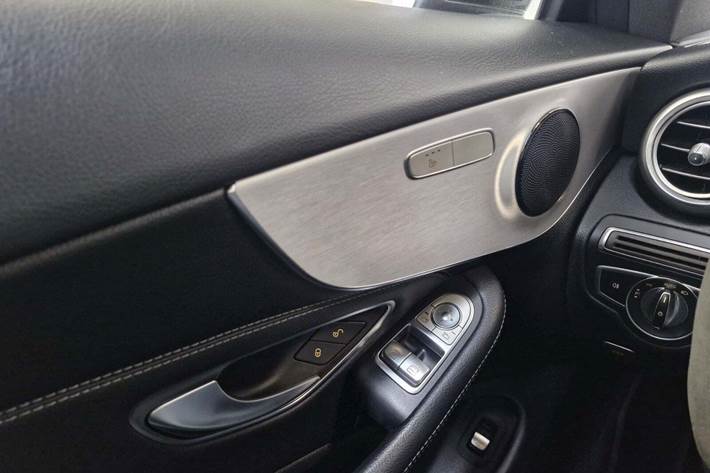 Hvid Mercedes C300 fra 2017