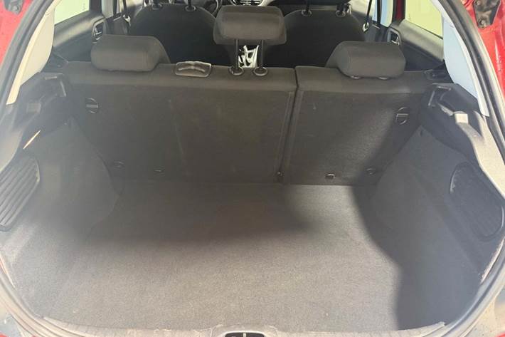 Rød Peugeot 208 fra 2018