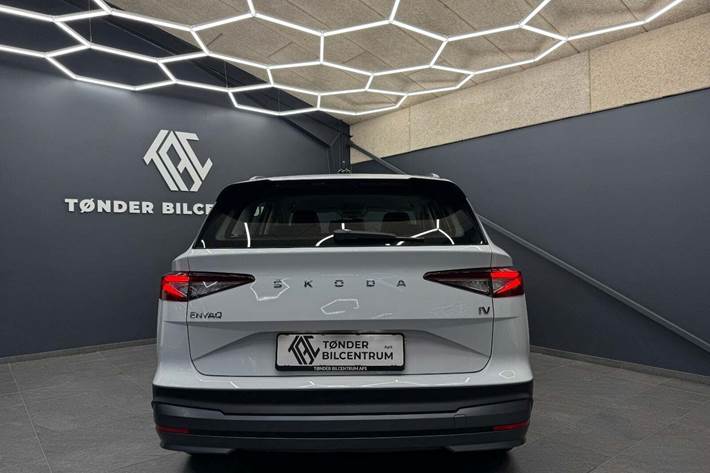 Hvid Skoda Enyaq fra 2023
