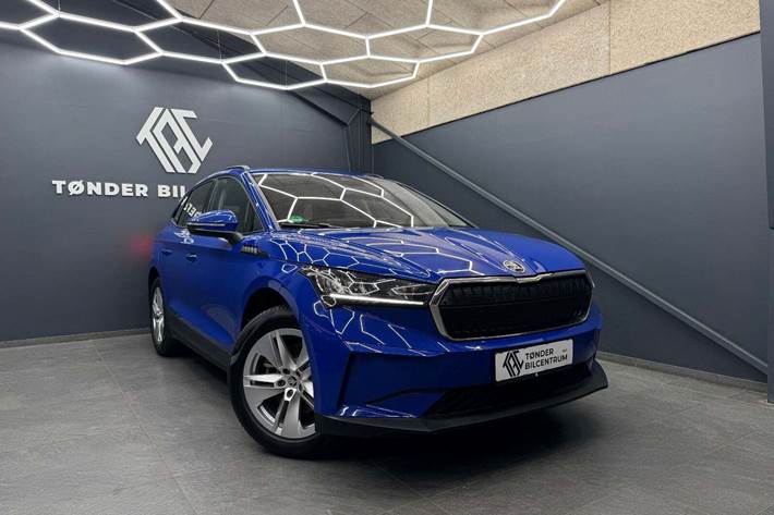 Blå Skoda Enyaq fra 2023