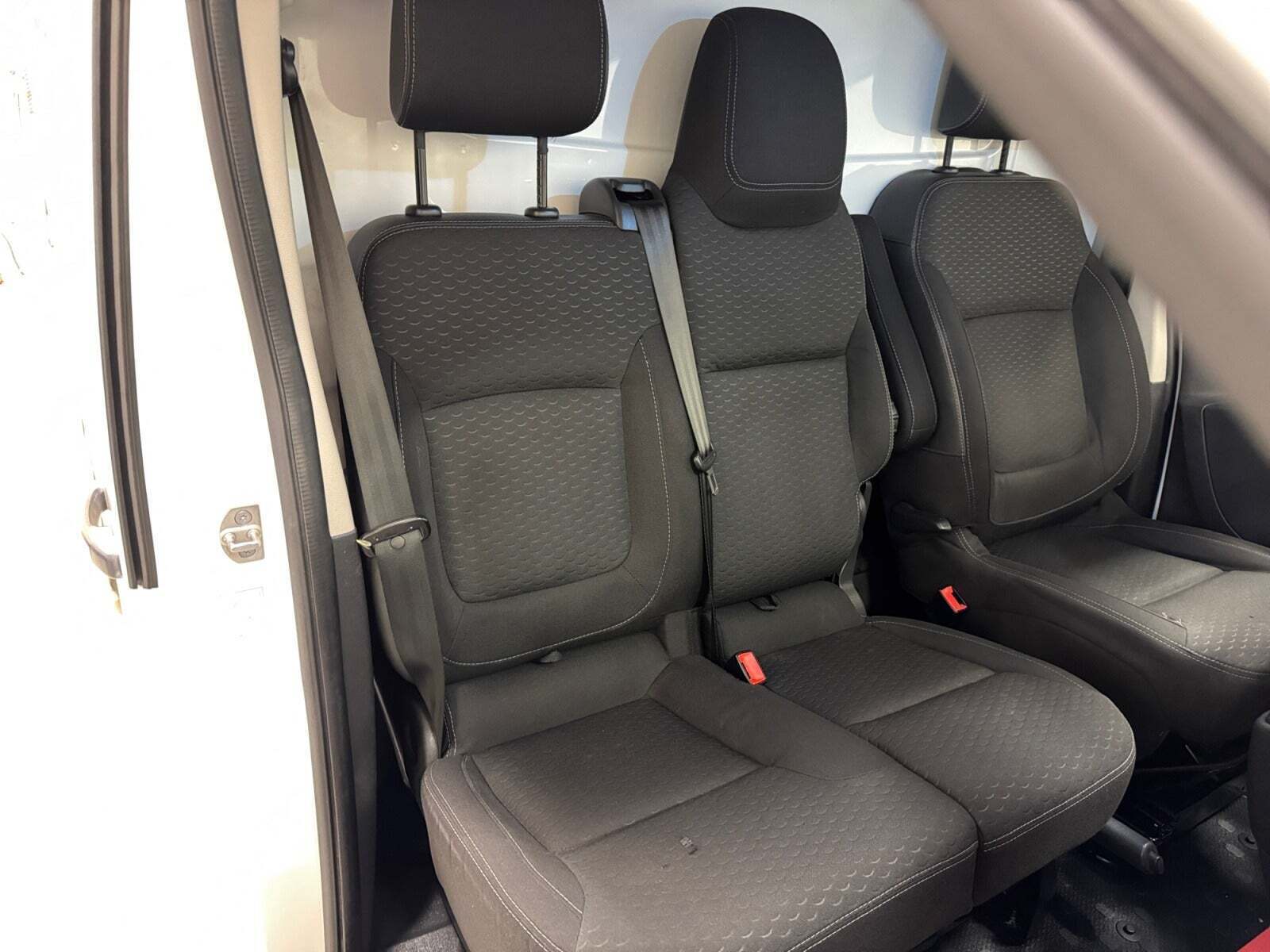 Hvid Opel Vivaro fra 2015