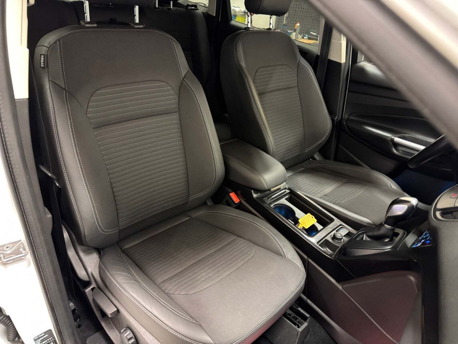 Hvid Ford Kuga fra 2018