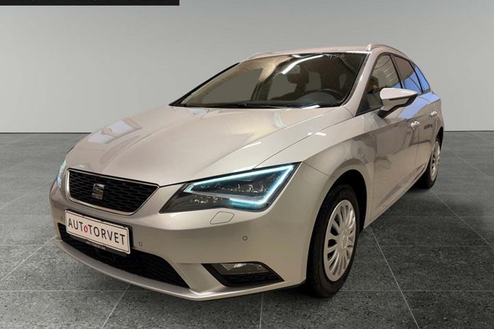 Sølv Seat Leon fra 2015 set udefra