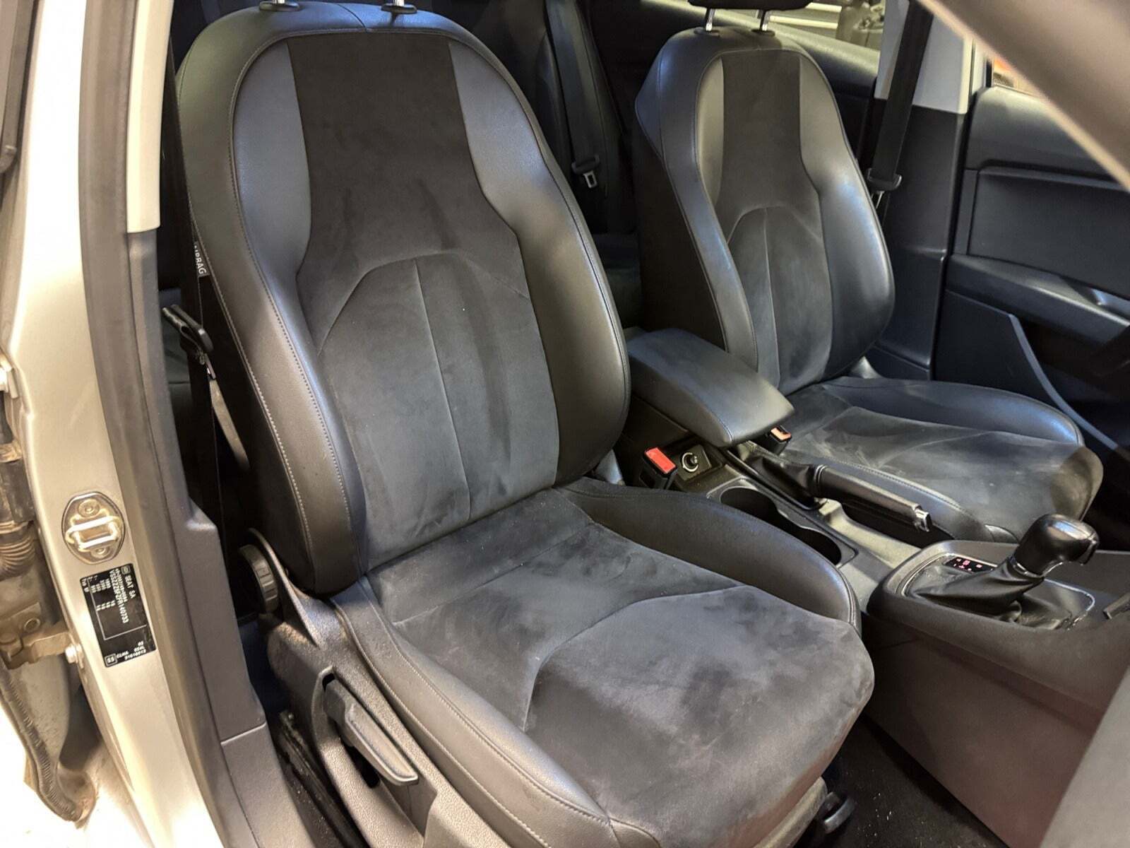 Sølv Seat Leon fra 2015