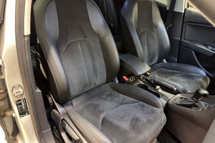 Sølv Seat Leon fra 2015