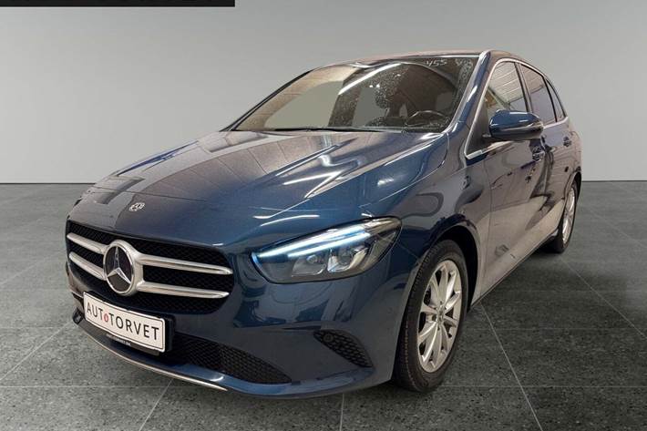 Blå Mercedes B200 fra 2020
