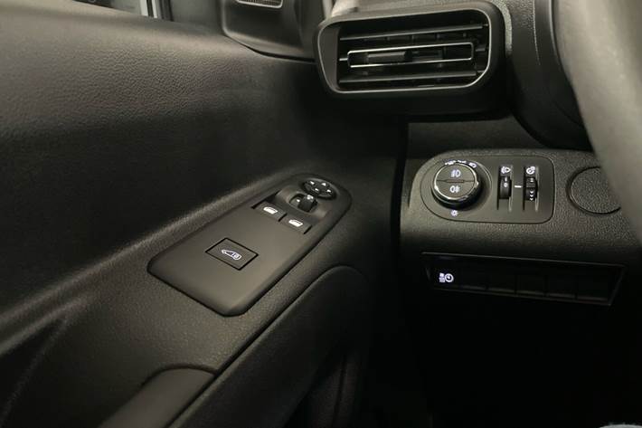 Sølv Opel Combo-e fra 2023