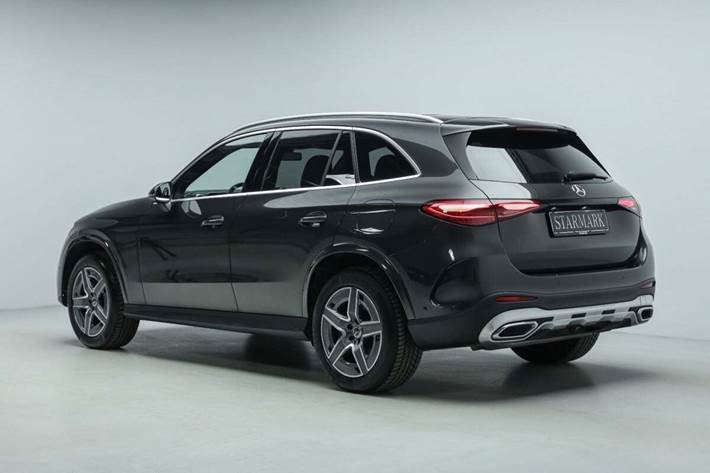 Grå Mercedes GLC300 e fra 2024