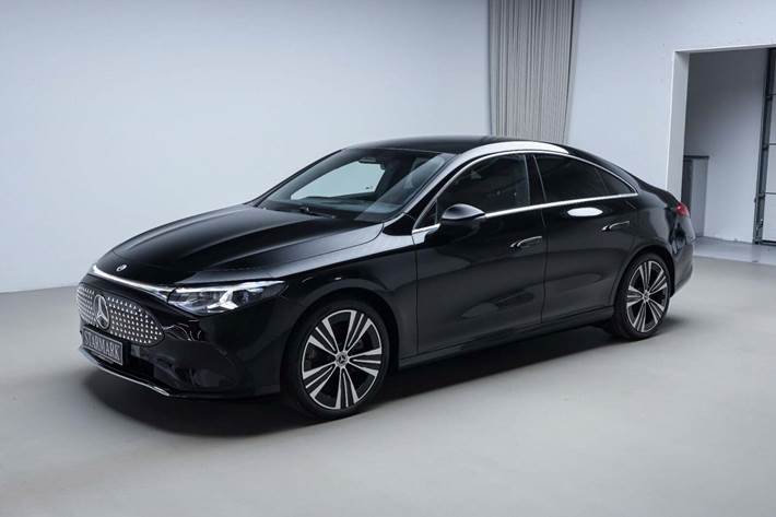 Sort Mercedes CLA350 fra 2025 set udefra