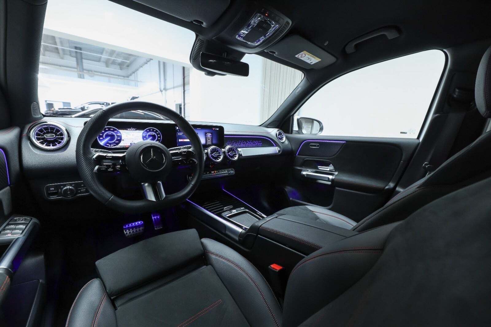 Hvid Mercedes EQB250+ fra 2026