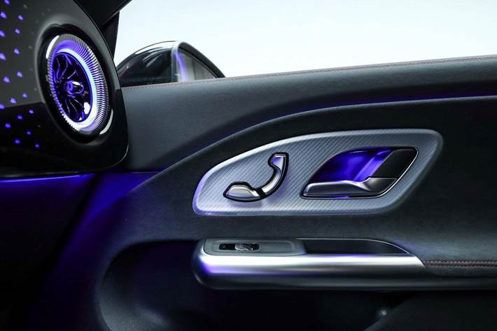 Rød Mercedes CLA250+ fra 2025