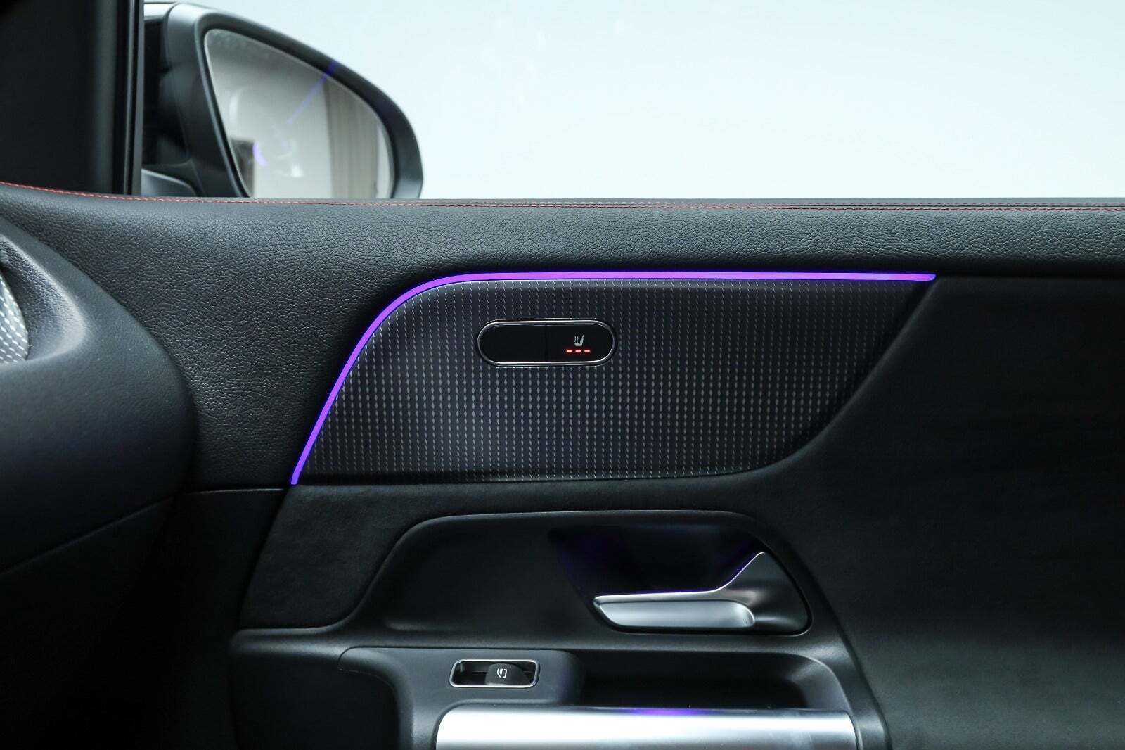 Sort Mercedes EQA250+ fra 2023