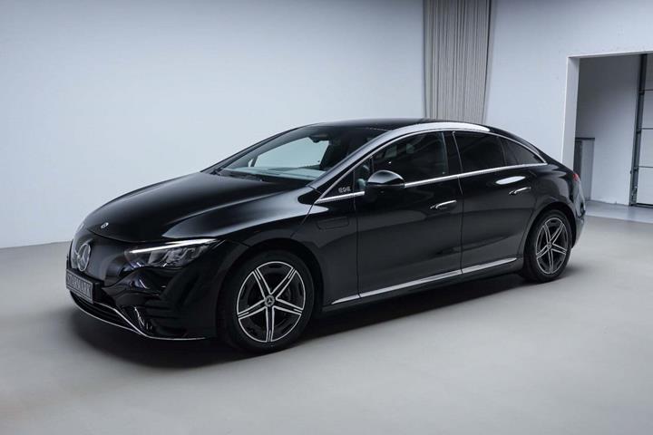 Sort Mercedes EQE350 fra 2024