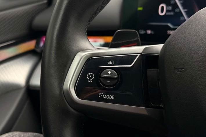 Hvid BMW i5 fra 2025