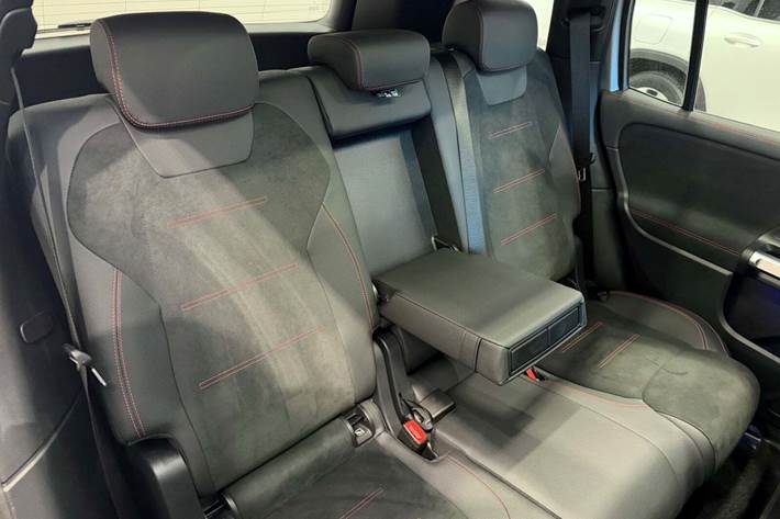 Sølv Mercedes EQB250+ fra 2025