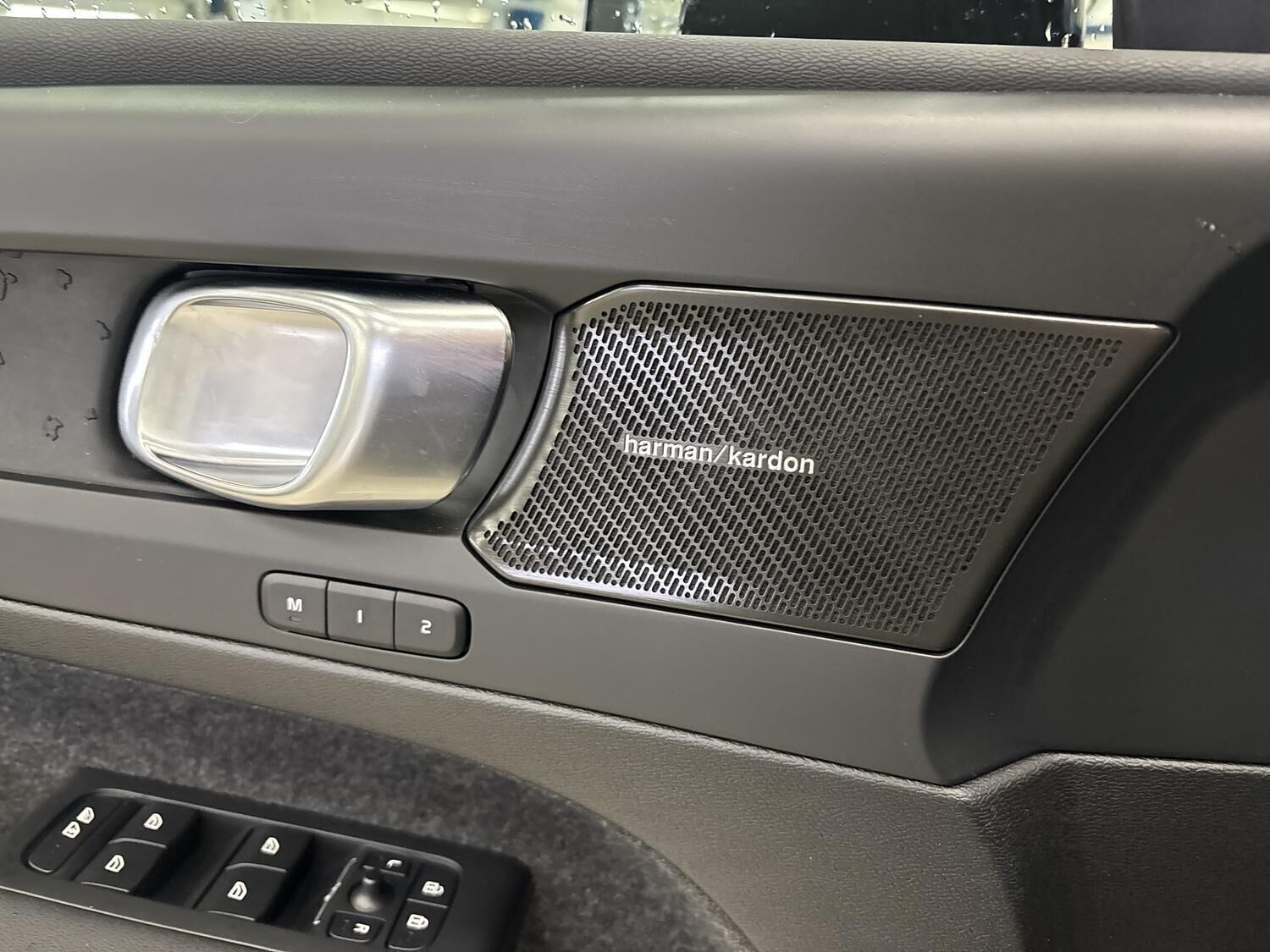 Sort Volvo EC40 fra 2025