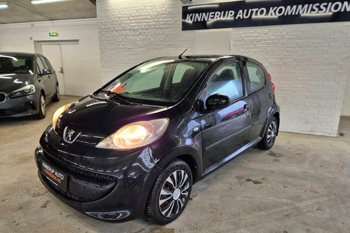 Sort Peugeot 107 fra 2007