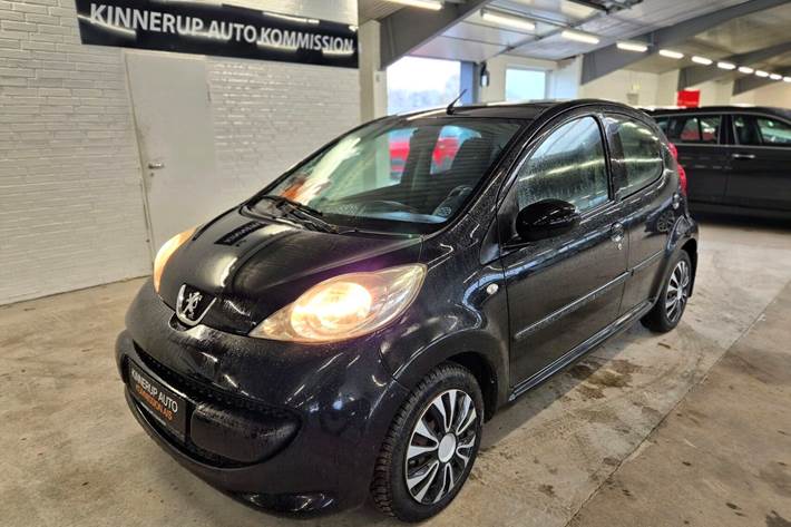Sort Peugeot 107 fra 2007