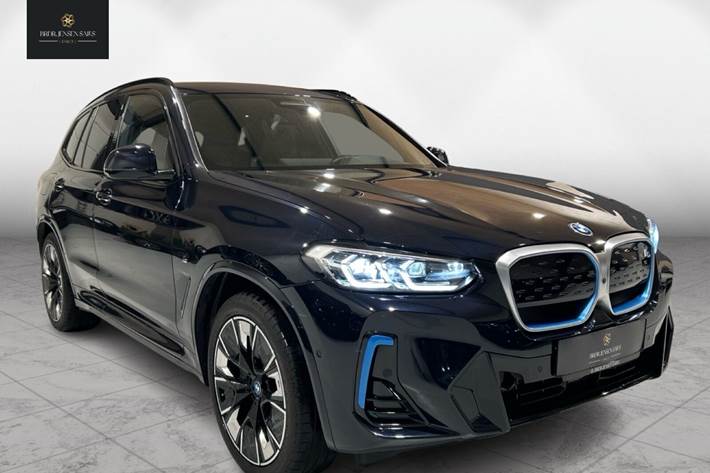 Sort BMW iX3 fra 2023 set udefra