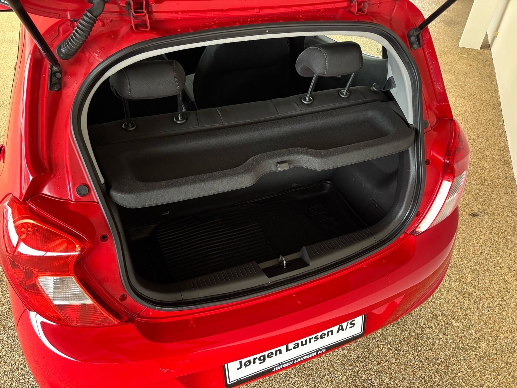 Rød Opel Karl fra 2017