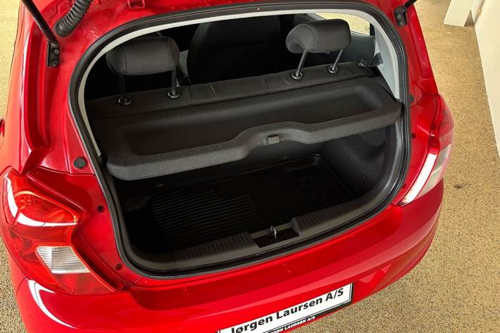 Rød Opel Karl fra 2017