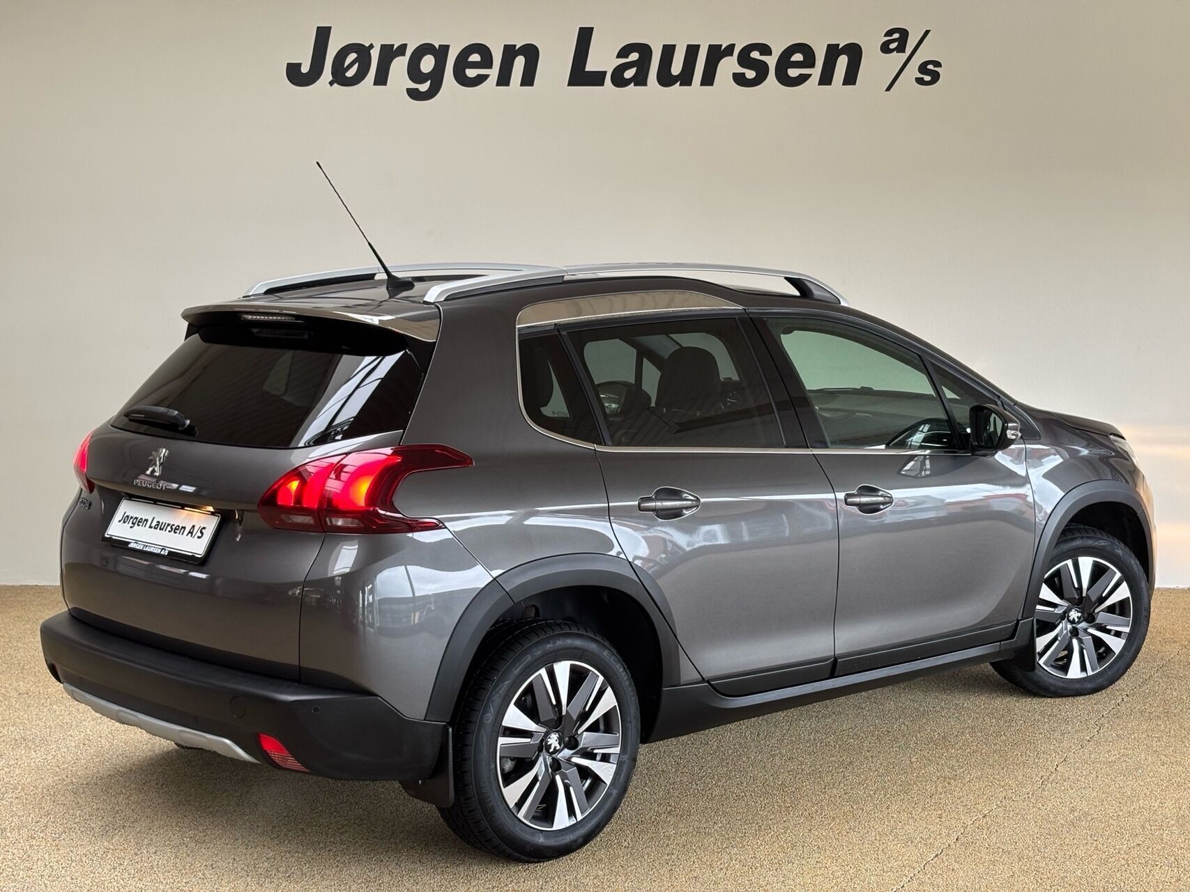 Sort Peugeot 2008 fra 2018