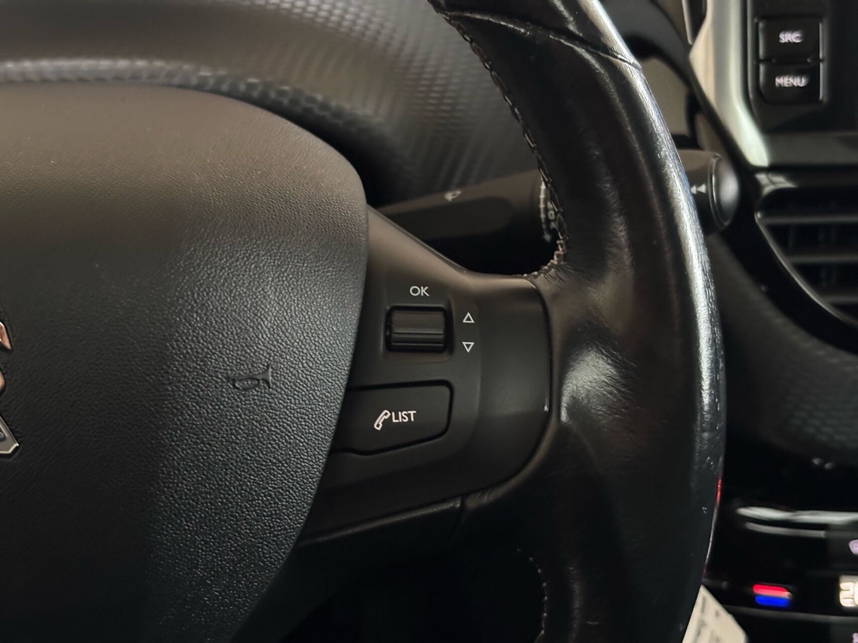 Sort Peugeot 2008 fra 2018