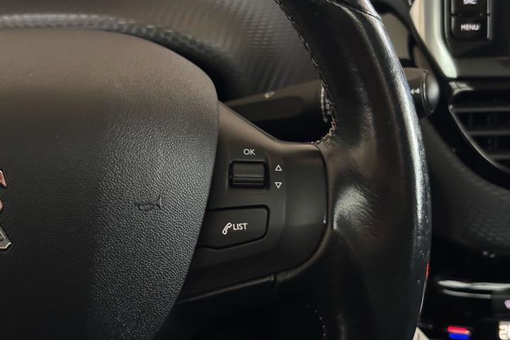 Sort Peugeot 2008 fra 2018