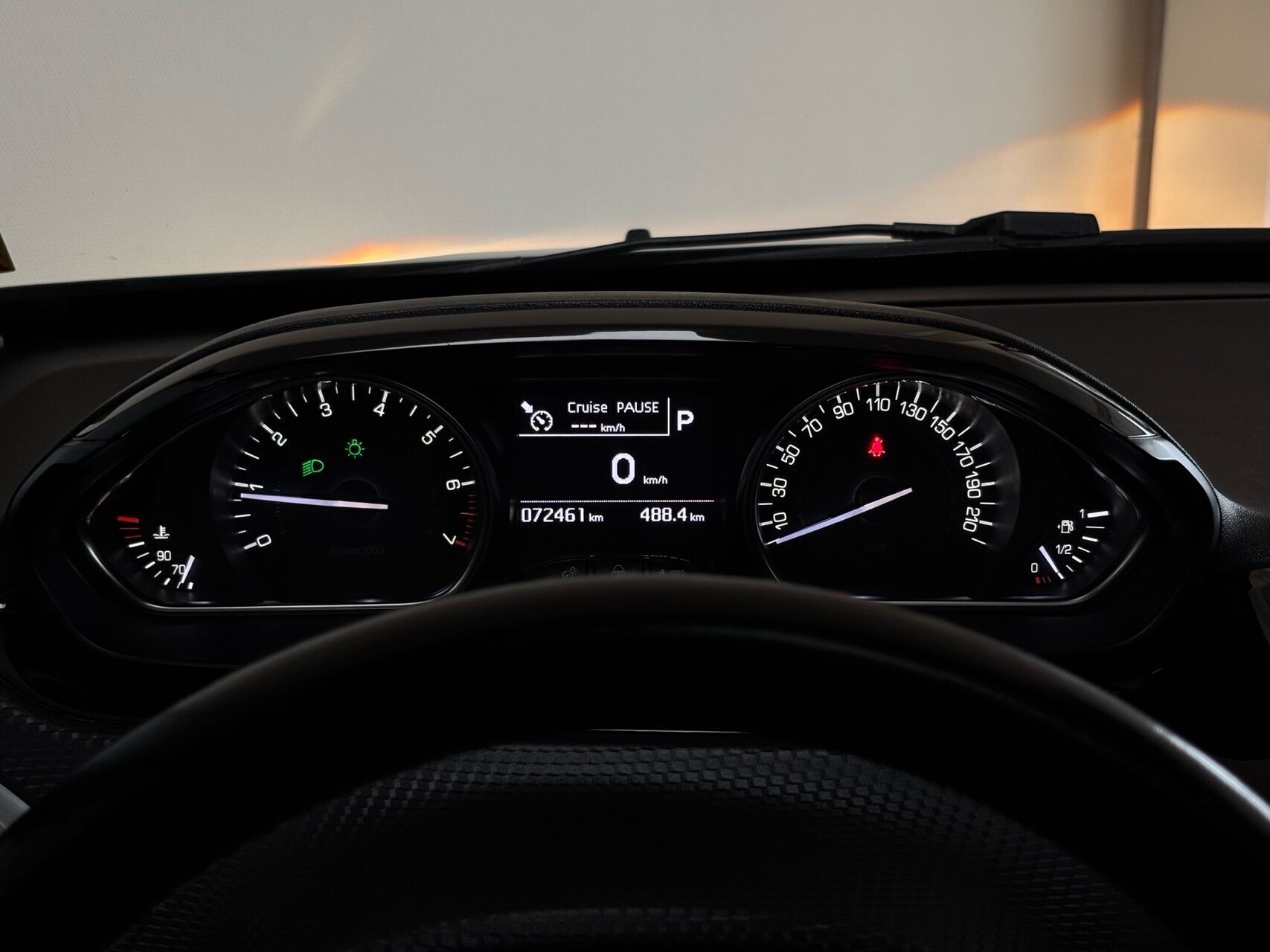 Sort Peugeot 2008 fra 2018
