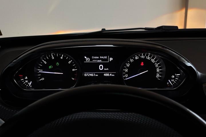 Sort Peugeot 2008 fra 2018