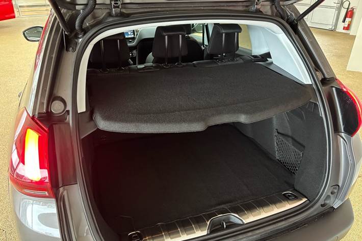 Sort Peugeot 2008 fra 2018