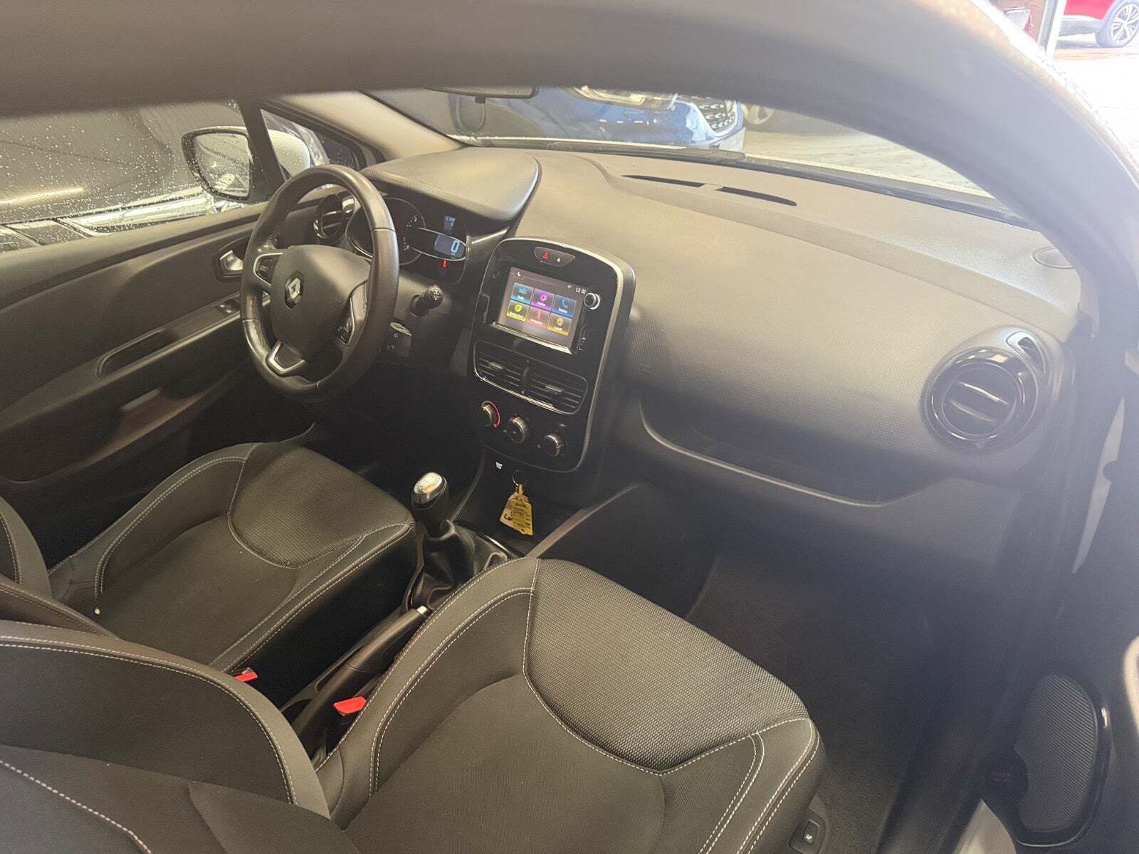 Hvid Renault Clio IV fra 2016