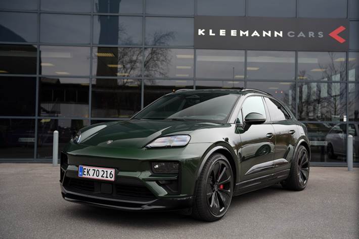 Grøn Porsche Macan Turbo fra 2024