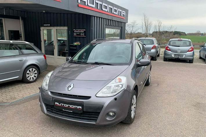 Grå Renault Clio III fra 2011 set udefra