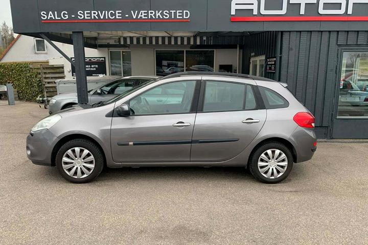 Grå Renault Clio III fra 2011