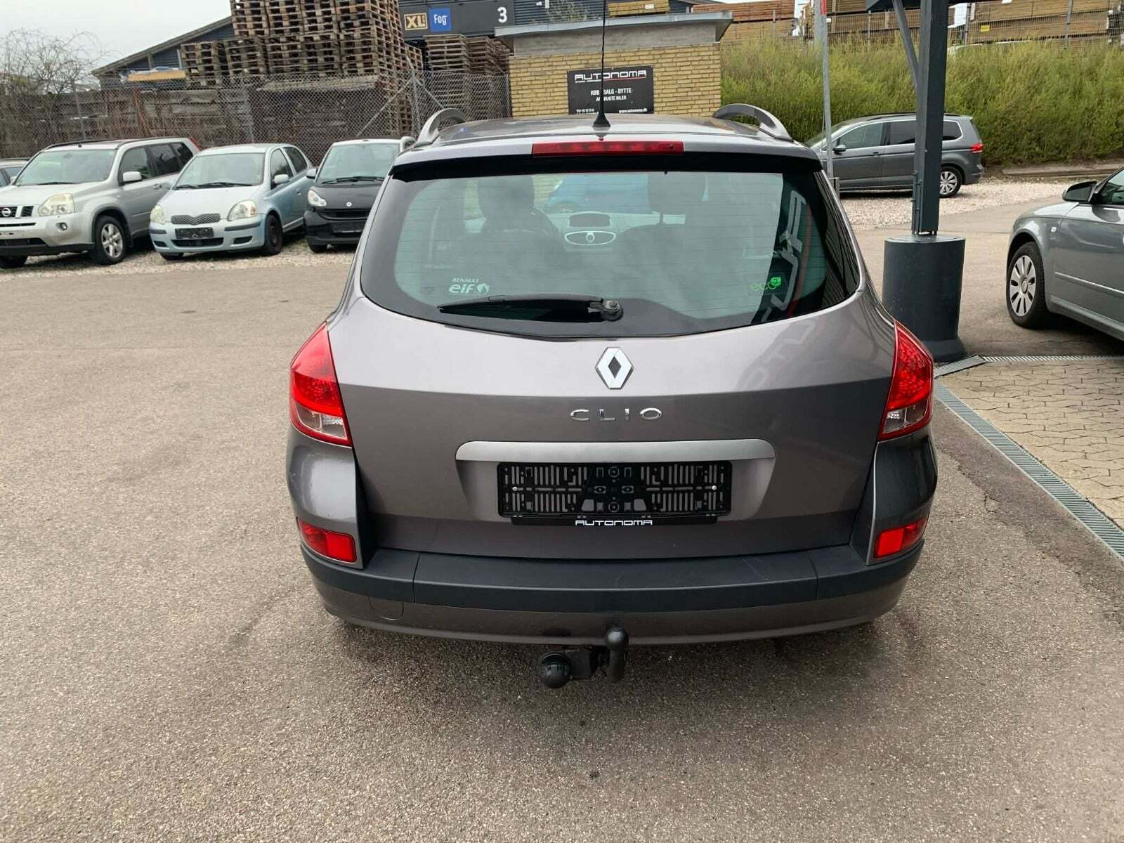 Grå Renault Clio III fra 2011