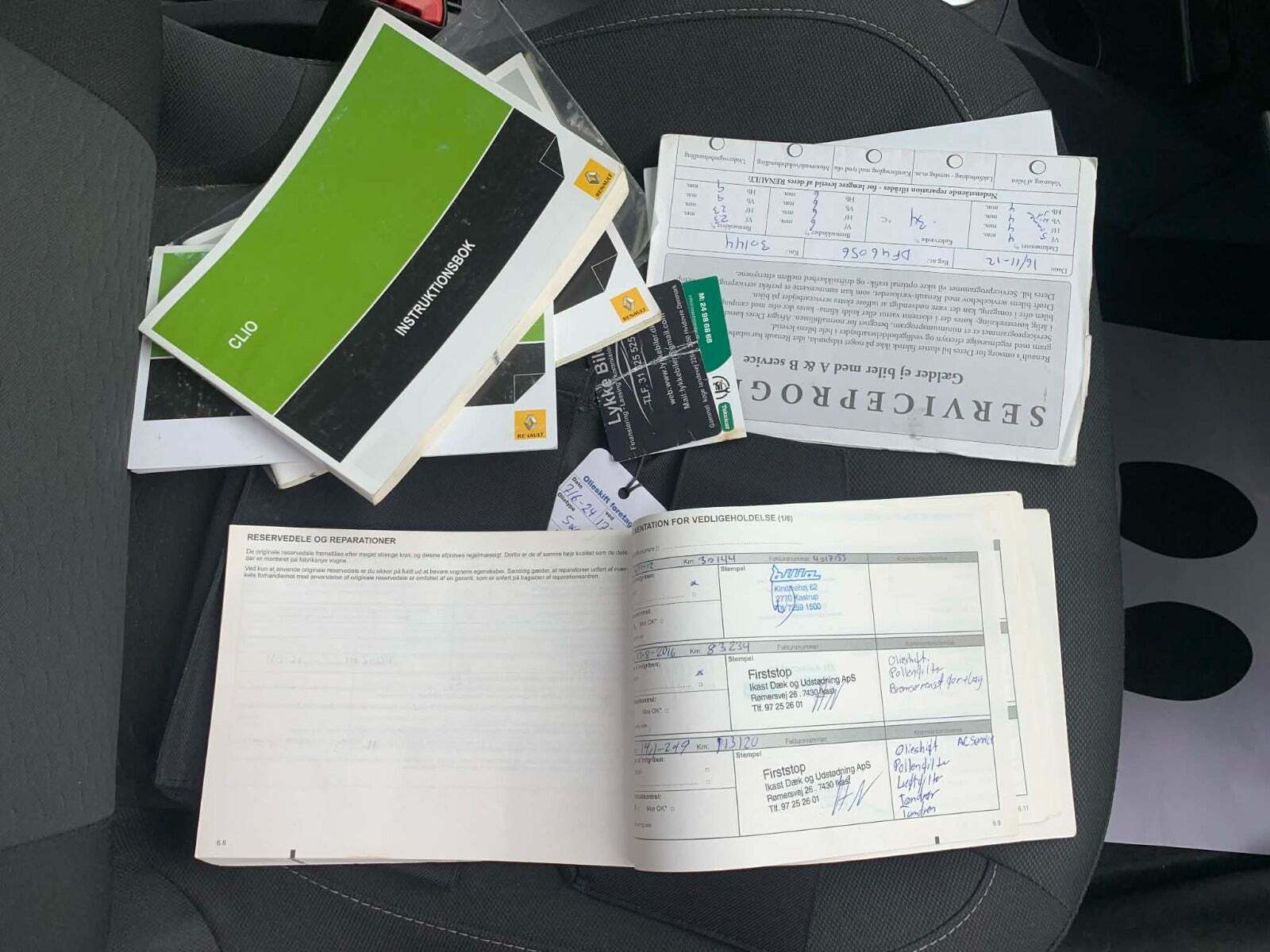 Grå Renault Clio III fra 2011