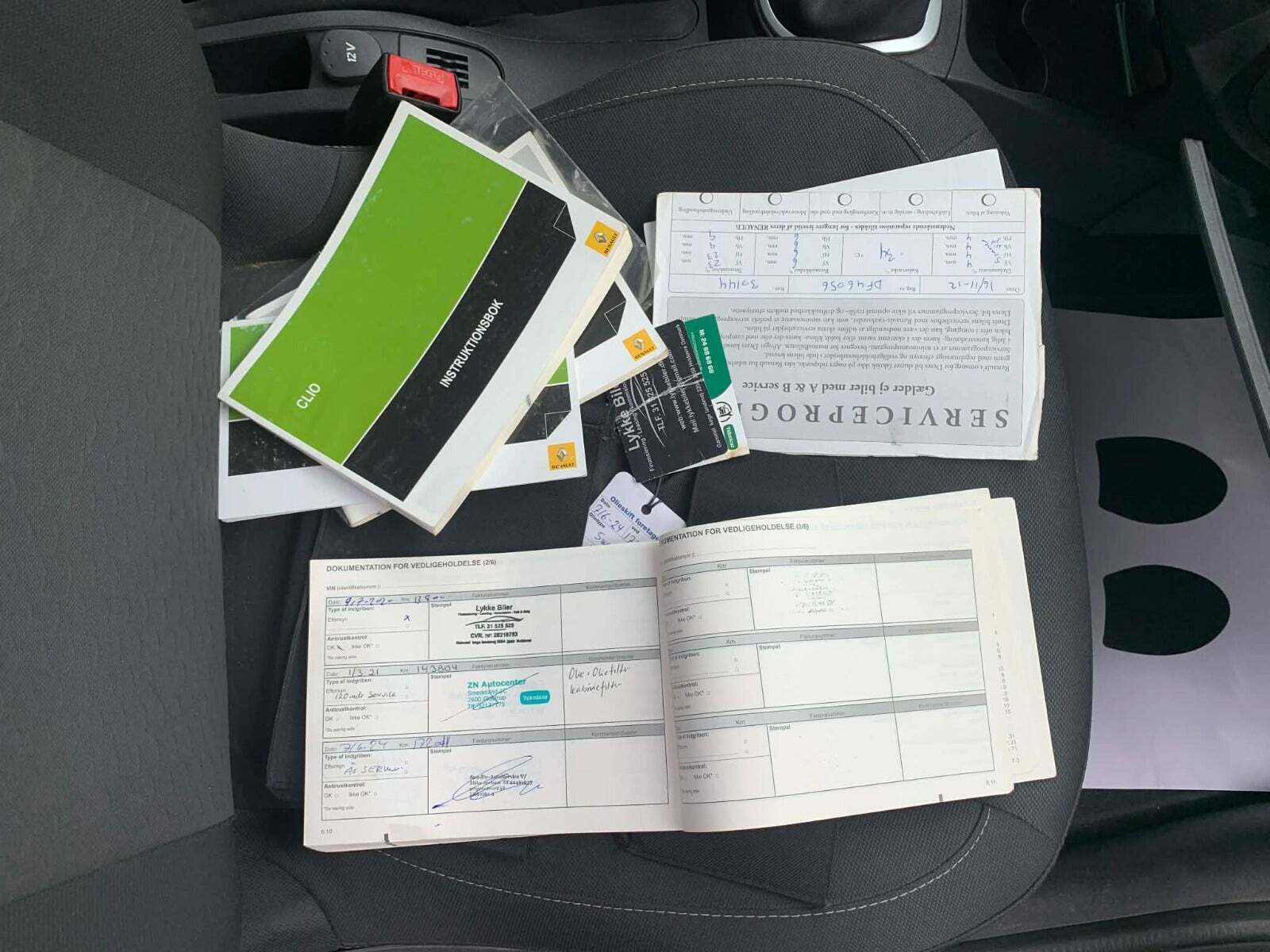 Grå Renault Clio III fra 2011