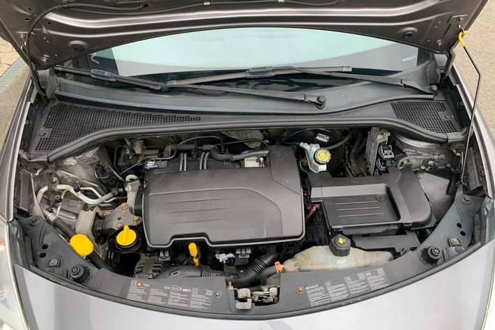 Grå Renault Clio III fra 2011