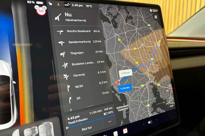 Hvid Tesla Model 3 fra 2024