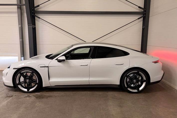 Hvid Porsche Taycan 4S fra 2020