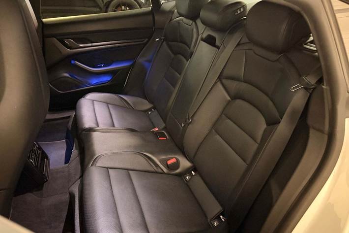 Hvid Porsche Taycan 4S fra 2020