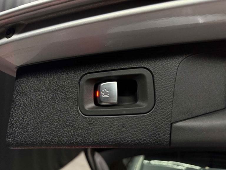 Mercedes E220 d 2,0 AMG Line stc. aut. 4Matic