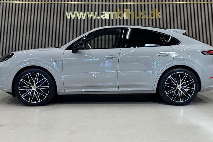 Grå Porsche Cayenne fra 2026