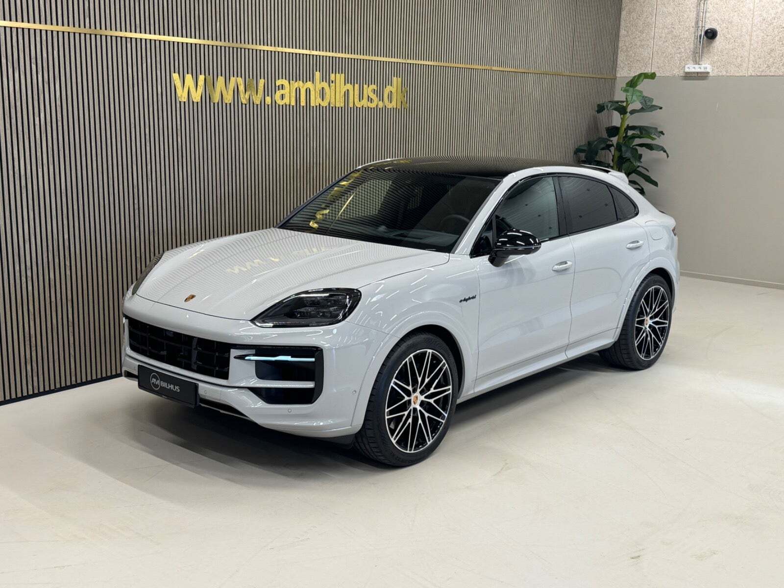 Grå Porsche Cayenne fra 2026