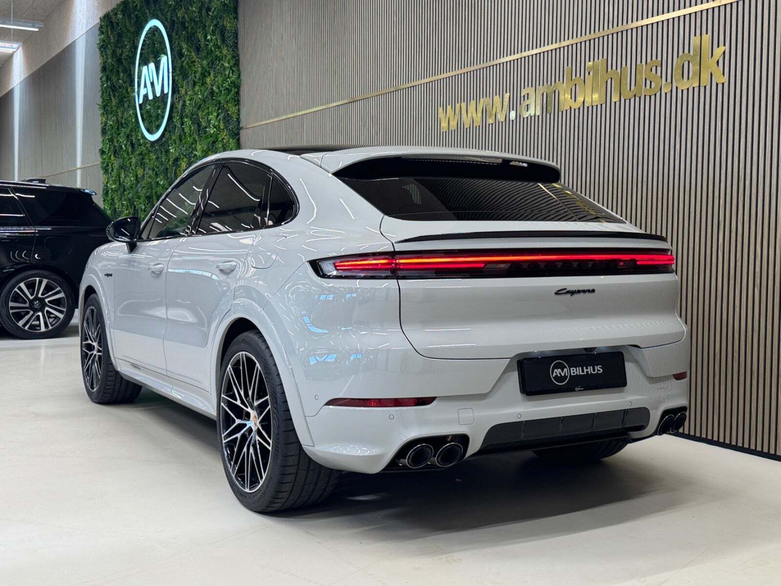 Grå Porsche Cayenne fra 2026