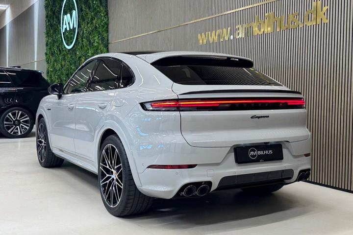 Grå Porsche Cayenne fra 2026